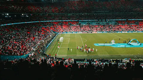 传奇一击！巴萨珍藏伊涅斯塔绝杀瞬间，切尔西巧妙回击，埃斯特旺神照曝光！